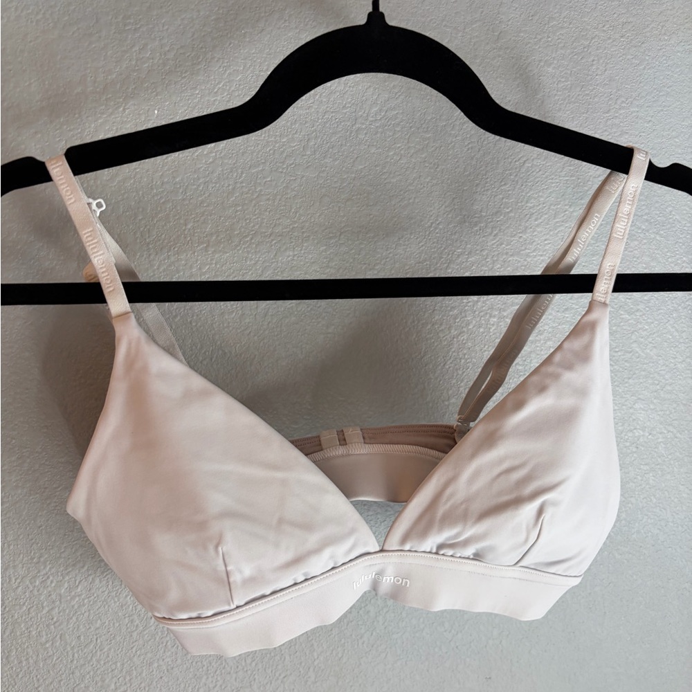 White Lululemon Wireless Bralette - Women Intimates & Sleepwear, Size 8, 2 ava